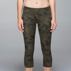 Lululemon Wunder Under Crop * Full on Luxetreme